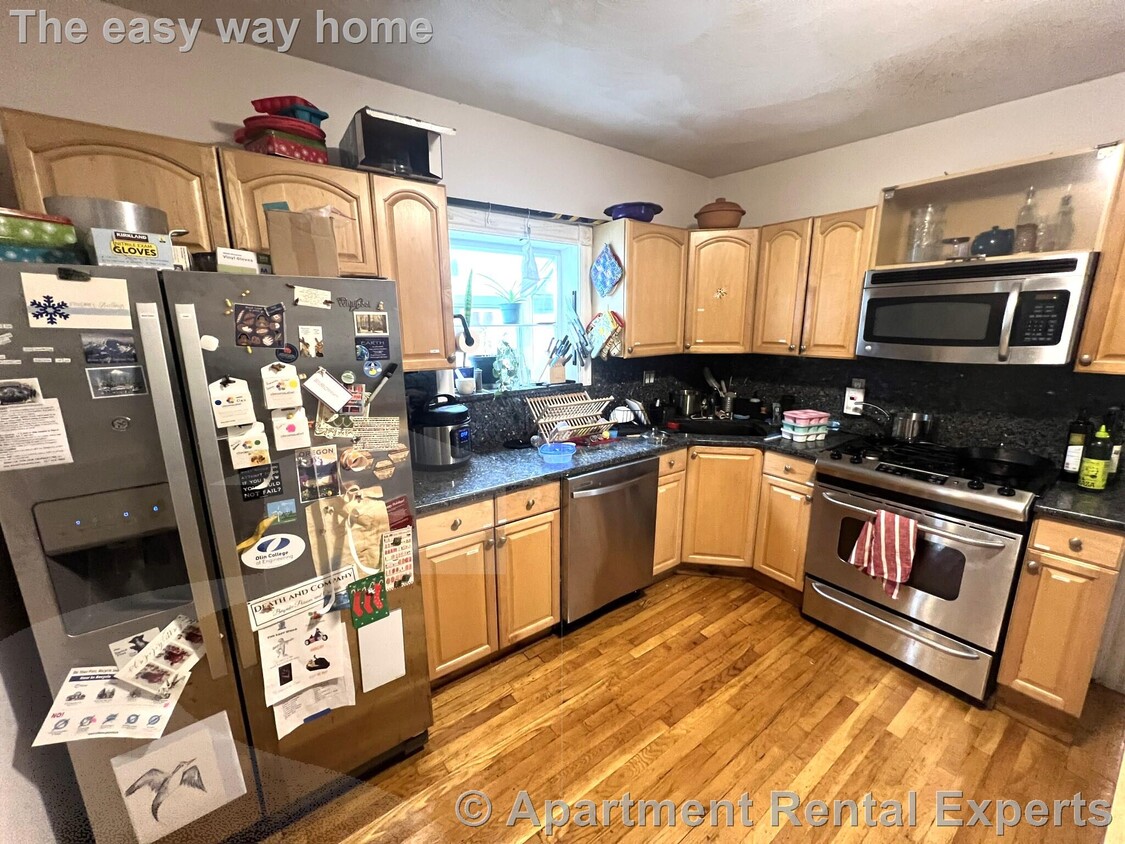 Primary Photo - Davis Square 4+ Bedroom - 3 full baths - M...