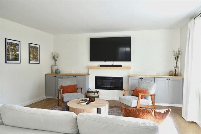 Photo - 422 Avery St House