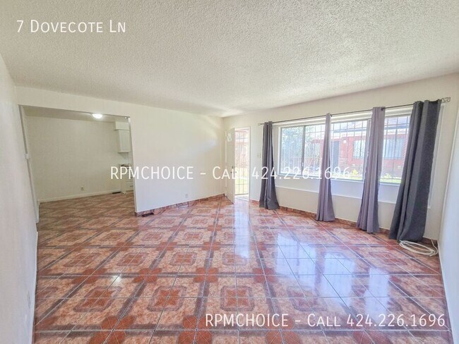 Foto del edificio - 7 Dovecote Ln