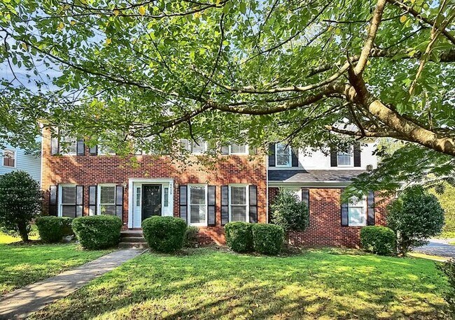 Building Photo - Well Maintained 4BD/2.5BA Home in the Cheshunt Community!