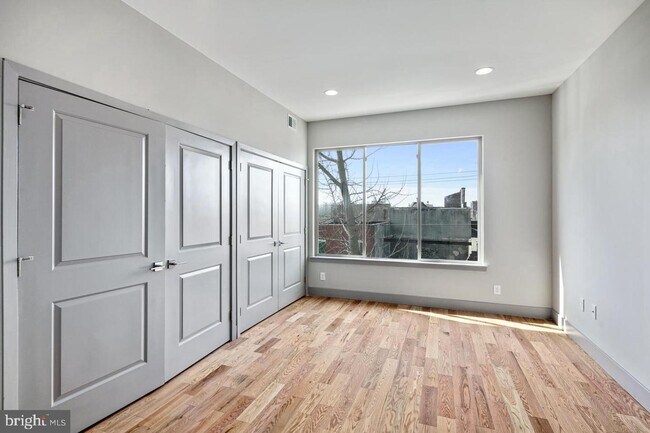 Foto del edificio - 1847 E Huntingdon St