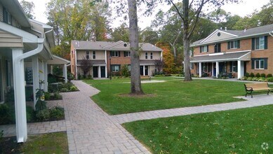 Building Photo - 45 Country Club Dr