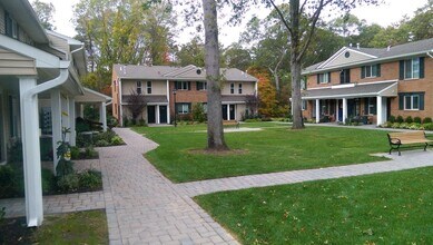 Building Photo - 45 Country Club Dr