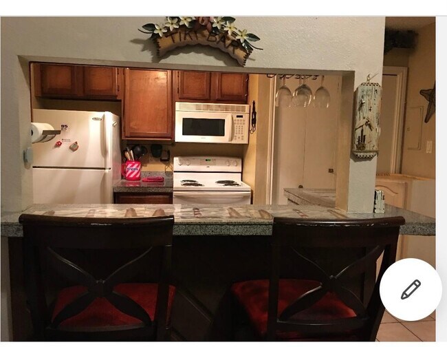 Foto del edificio - 14825 Windward Dr