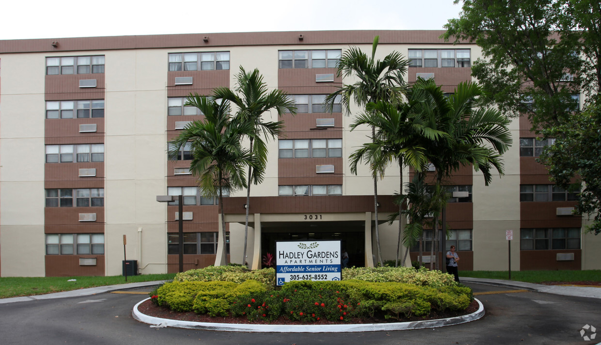 Foto del edificio - Hadley Gardens Apartments