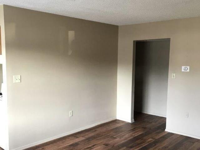 Building Photo - Ivy Green Commons, LLC