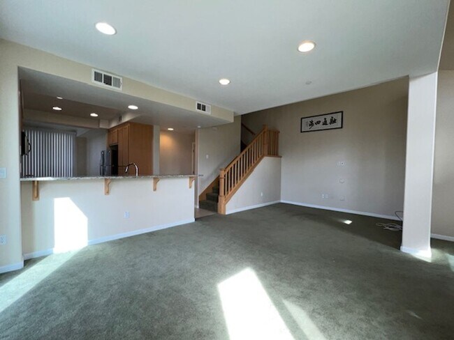 Foto del edificio - Immaculate 3 Bedroom 2.5 Bath Townhome Wit...