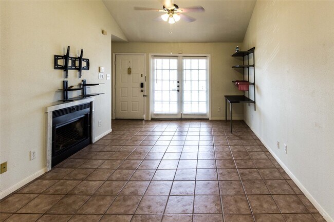 Building Photo - 2121 El Paseo St