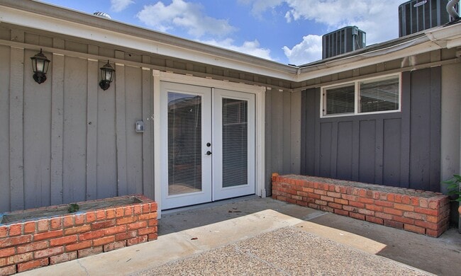 Building Photo - The Westbriar