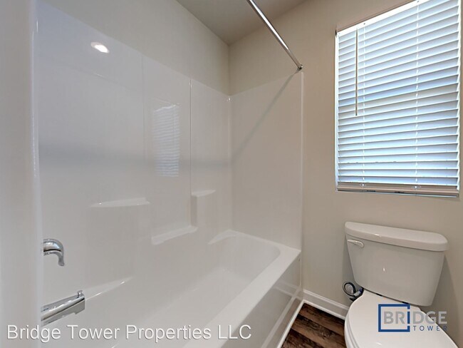 Building Photo - 3 br, 2.5 bath House - 3302 Newell Village...
