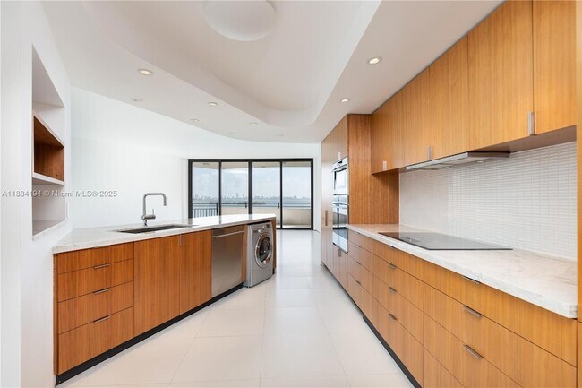 Foto del edificio - 720 NE 69th St