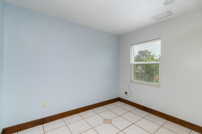 Building Photo - 2125 Smathers Cir S