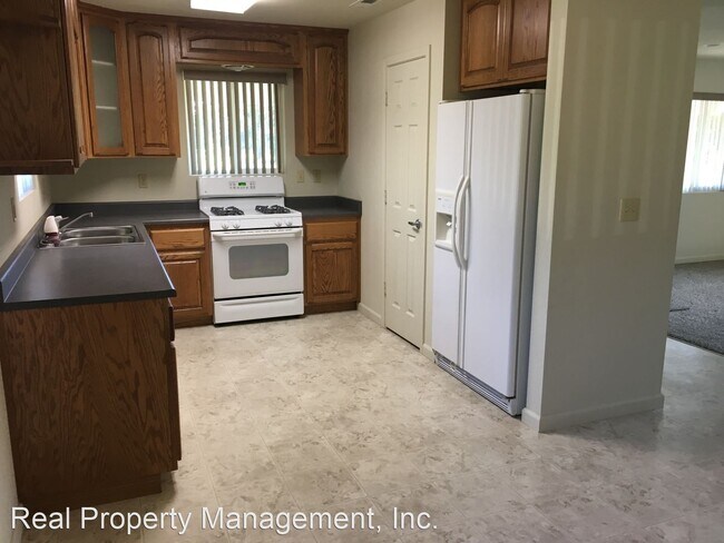 Building Photo - 4 br, 3 bath House - 5463 Deschutes Road-A&B