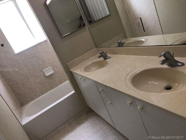 Foto del edificio - 8450 SW 150th Ave