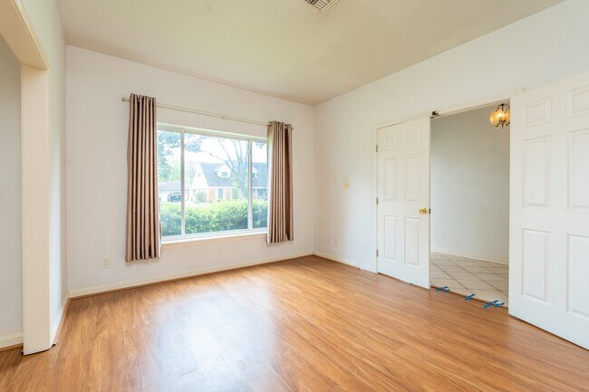 Foto del edificio - 8819 Hazen St