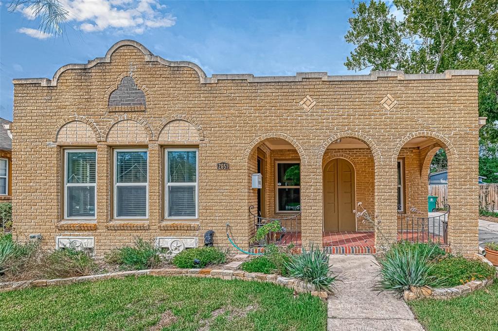 Foto principal - 2651 Oakdale St