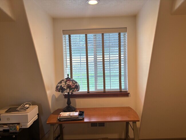 Dining Room Window - 10303 N Stoneman Bluff Ln