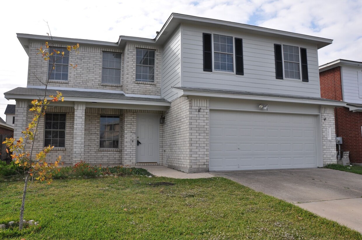 Primary Photo - 3 Bedroom 2.5 Bath With Bonus Room in Laur...