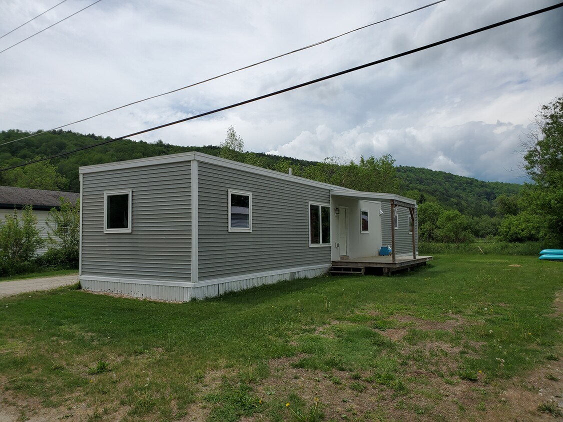 Primary Photo - 2112 River Rd