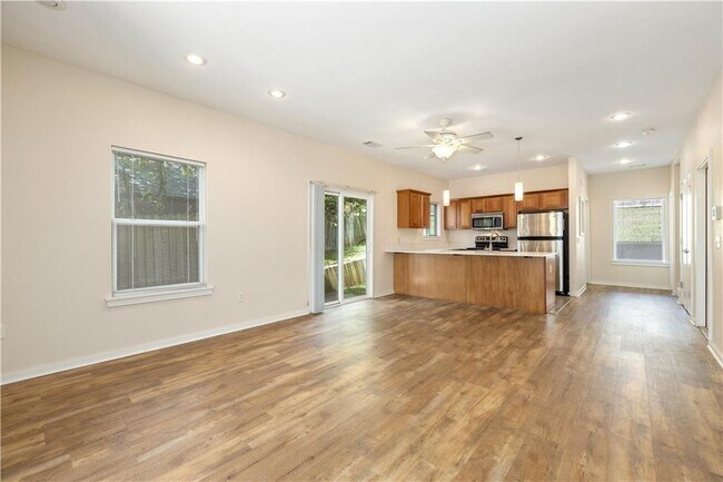 Foto del edificio - 322 E Huntsville Rd