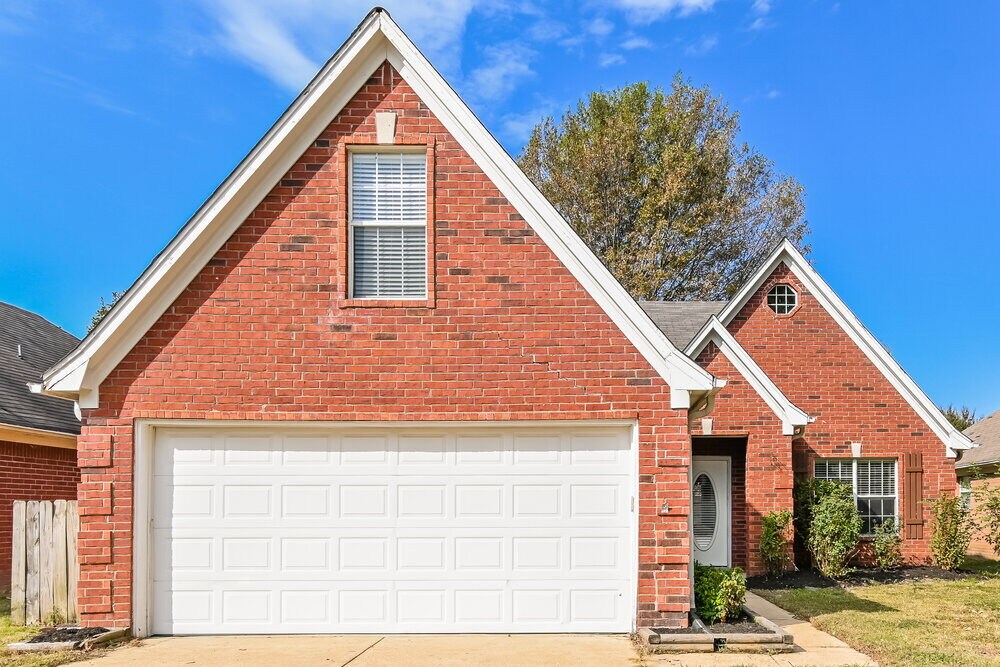 Foto principal - 8445 Clubview Dr