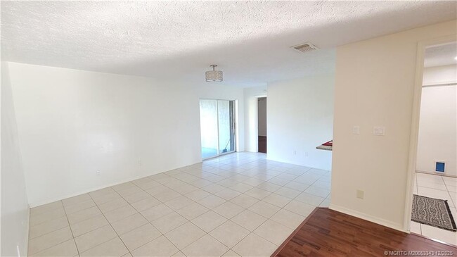 Building Photo - 2149 SE Dolphin Rd