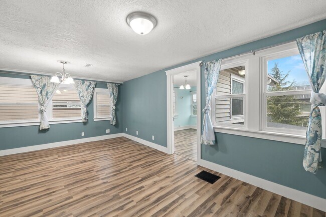 Building Photo - Charming 3 bedroom 2 bath in North Portland
