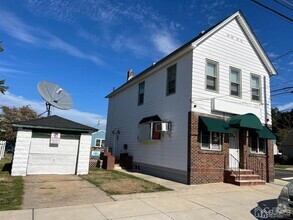 Building Photo - 147 S Pine Ave