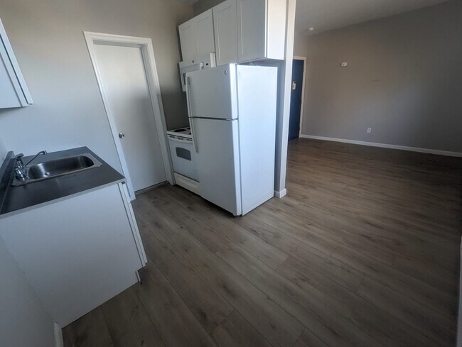 Foto del edificio - 220 Glen Haven Rd