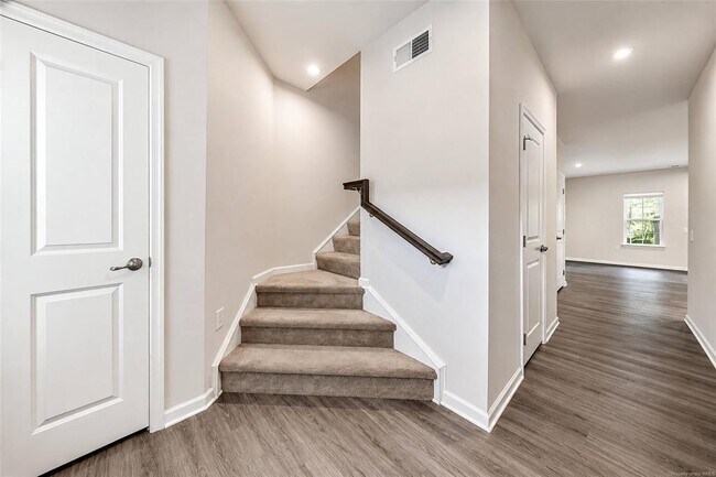 Building Photo - 137 Capeside Ct