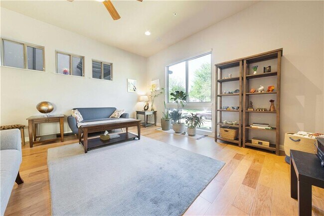 Building Photo - 2013 Simond Ave