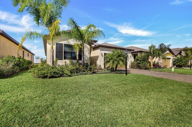 Foto del edificio - Immaculate Pool Home - Unfurnished Annual ...