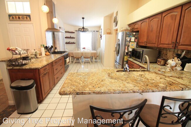 Building Photo - 3 br, 2 bath House - 116 Playa del Rey Ave