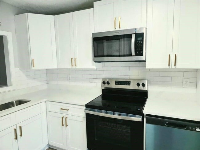 Building Photo - 1221 Oak Forest Ct SW