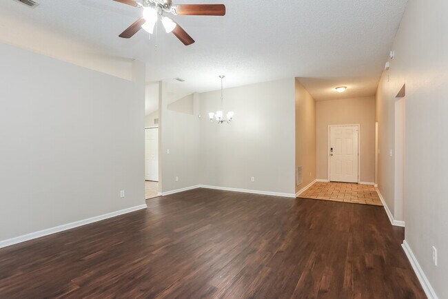Foto del edificio - 8628 Springtree Road