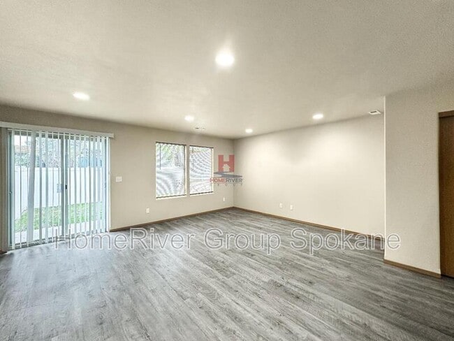 Building Photo - 2716 N Fox Rd