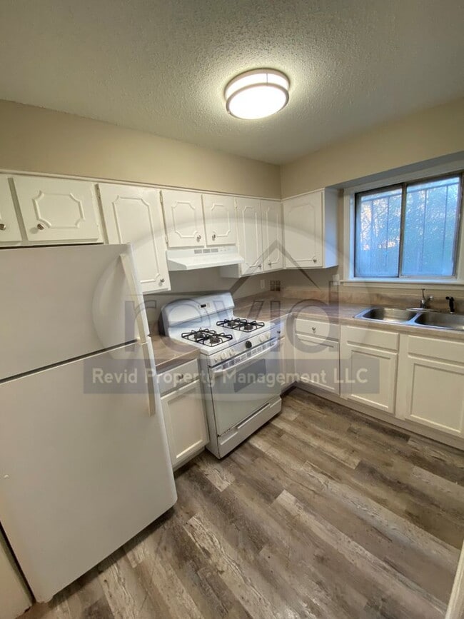 Building Photo - 3414 Carnes Ave