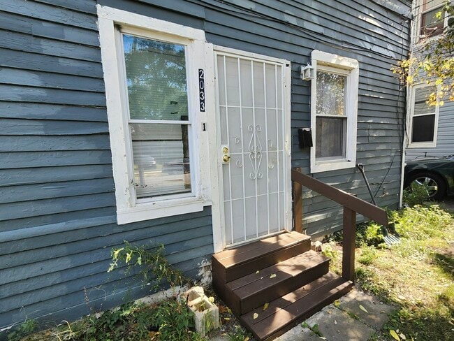 Building Photo - 2033 W 98th St