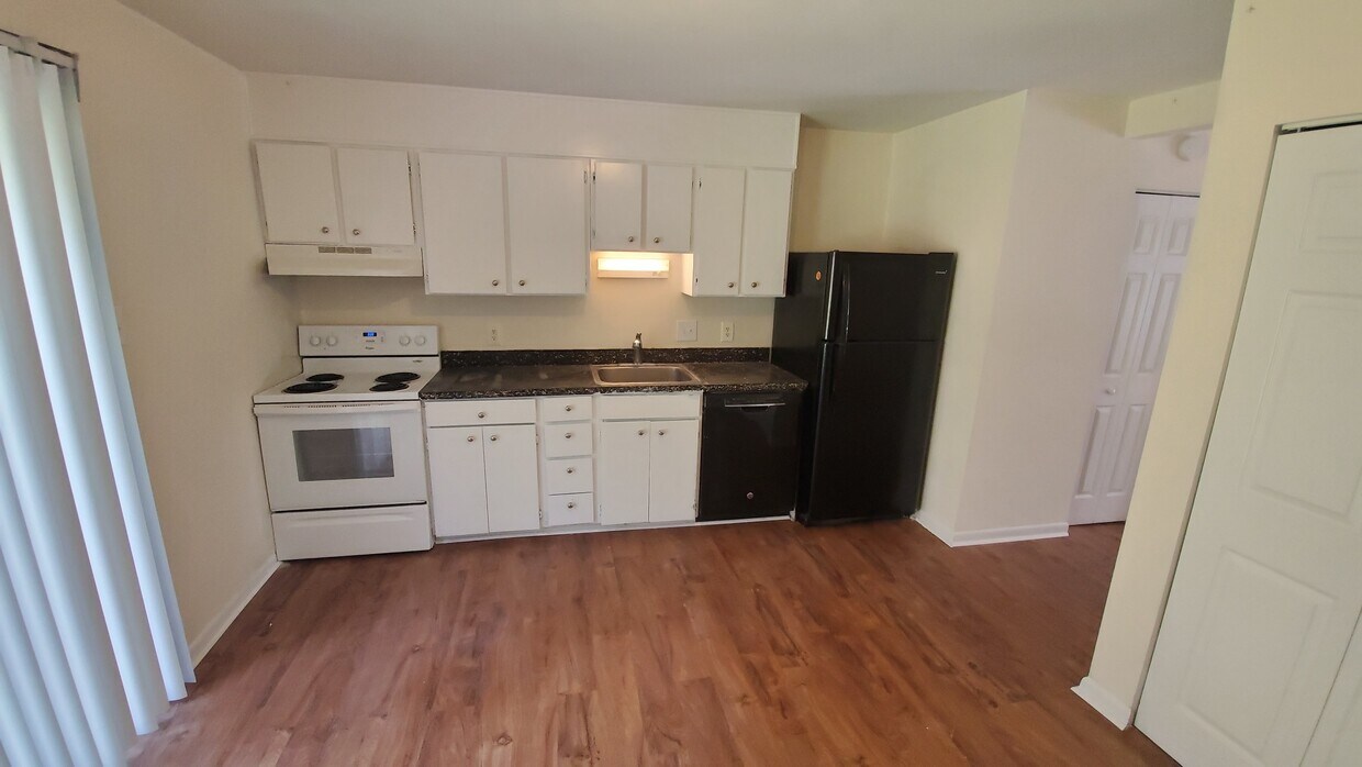 Kitchen - 1826 Charles Ct
