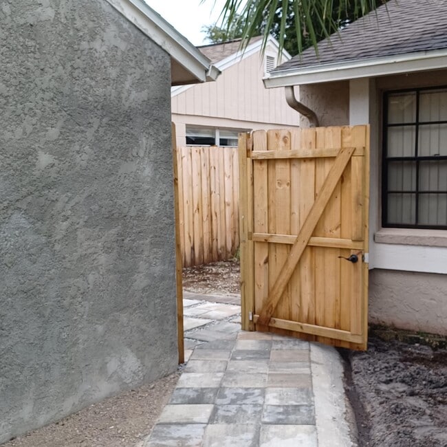 Building Photo - 3208 Russett Dr
