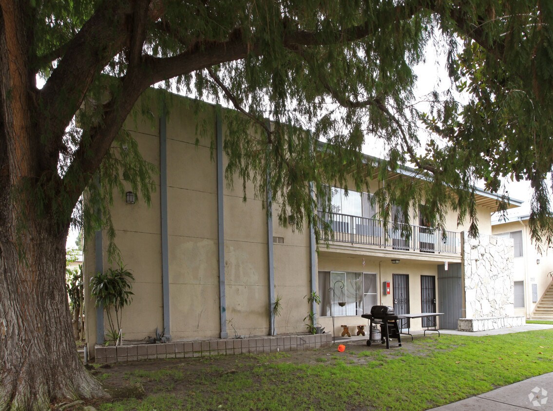 Building Photo - 2059 S Spinnaker St