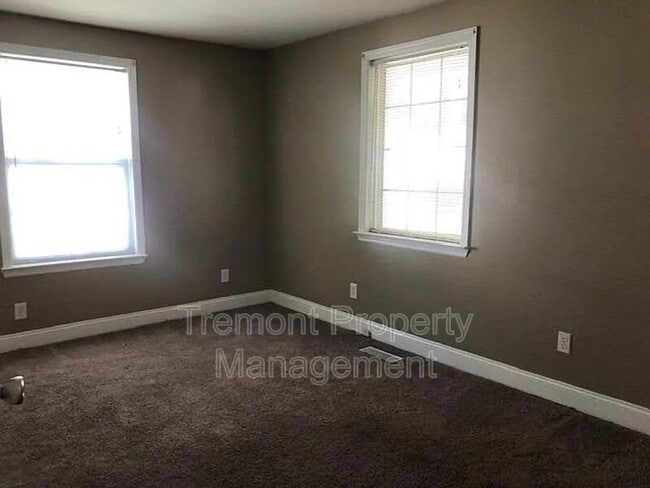 Building Photo - 108 Lawn St