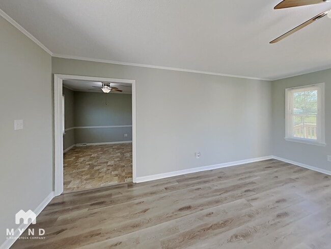 Building Photo - 906 Edgehill Dr