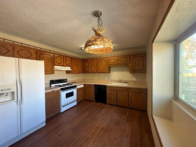 Foto del edificio - 3 Bedroom 2 Bathroom Home available to ren...