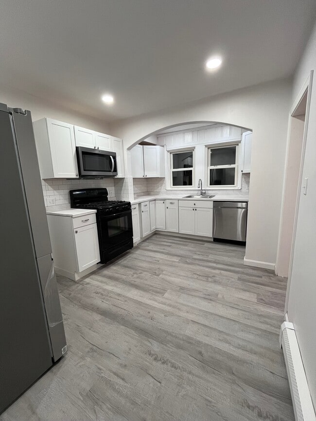 Kitchen - 137 Worcester Ave