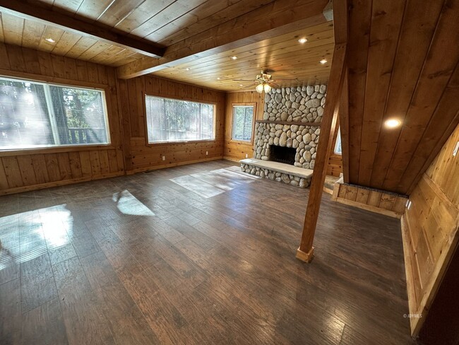 Building Photo - Updated Sugar Pine 3 Bedroom Cabin