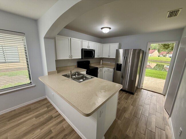 Building Photo - 622 Briar Way Ln