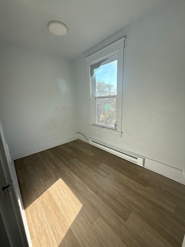 Foto del edificio - **3-Bedroom, 2-Bathroom House for Rent**