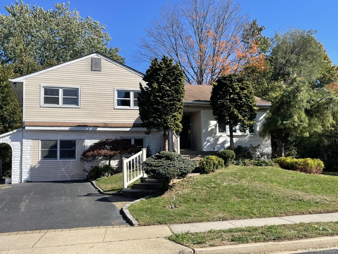 Primary Photo - 7 Frederick Dr