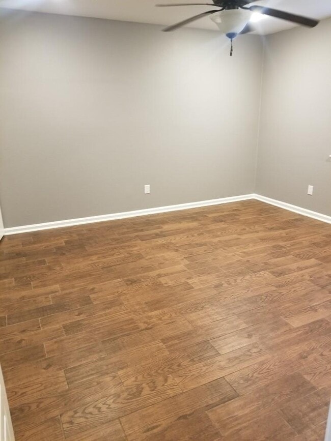 Building Photo - 1817 Troy Cir